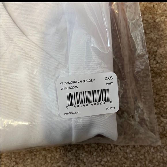 Figs white scrub set - Picture 2 of 2